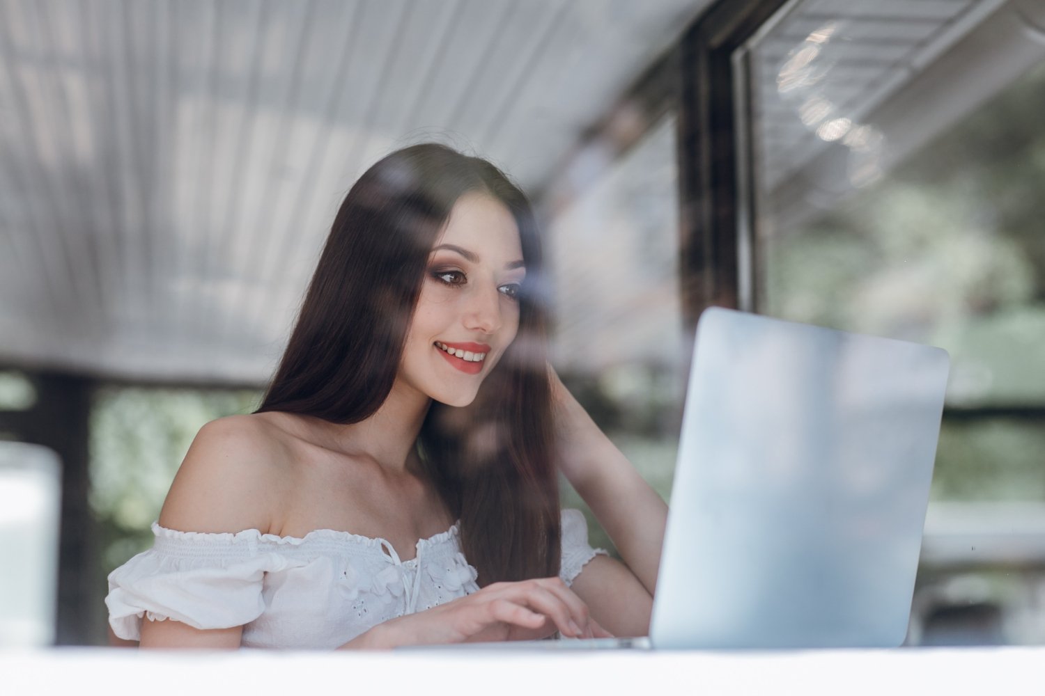 Acompanhantes virtuais: como essa tendência está transformando o mercado adulto online